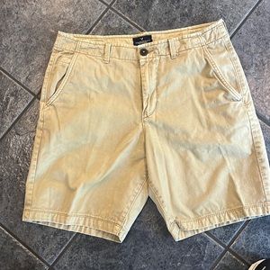 American Eagle classic fit men’s khaki shorts.